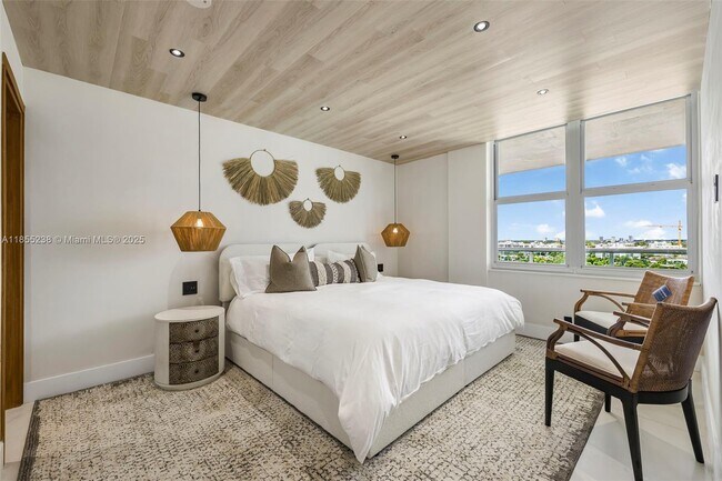 Building Photo - 9511 Collins Ave