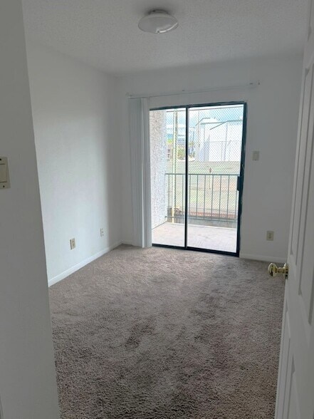 Building Photo - 2826 S Bartell Dr