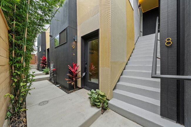 Building Photo - 2664 L St
