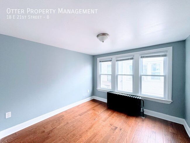 Building Photo - 18 E 21st St