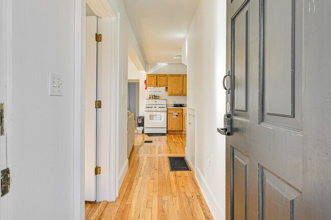 Building Photo - 139-141-141 Putnam Ave