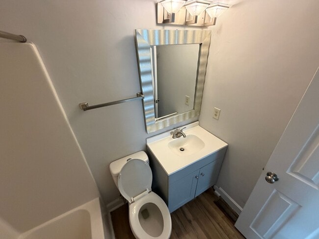 Building Photo - 3 Bedroom Townhome in Sagewood - Central location, Granite Countertops and Stainless Appliances