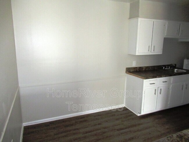 Building Photo - 1058 Poplar Ave