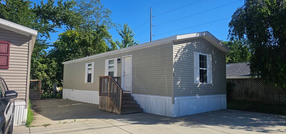 Building Photo - 6610 Lear Nagle Rd
