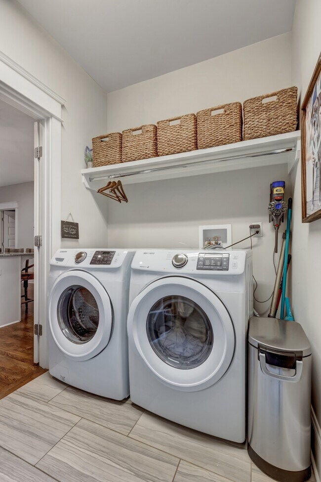 Building Photo - 1302A Stainback Ave