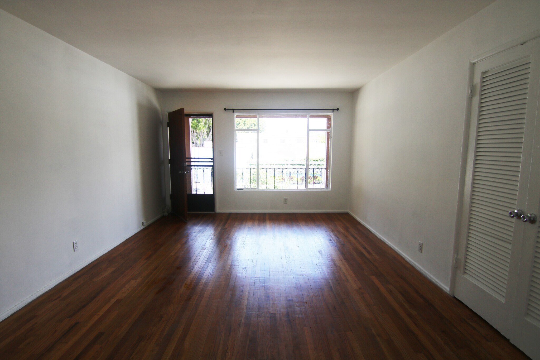 Living Room - 4140 Verdugo Rd