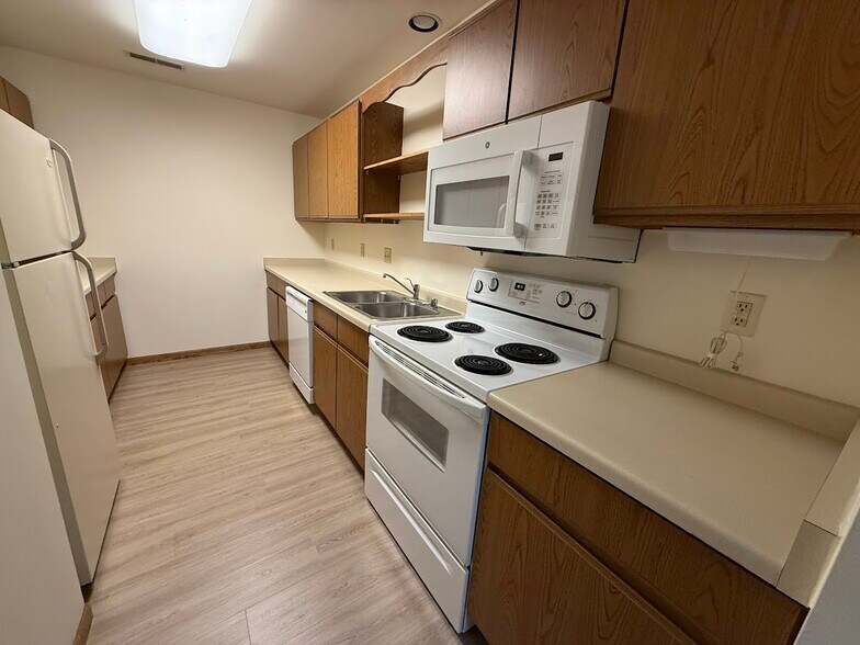 Building Photo - 1908 Fox Run