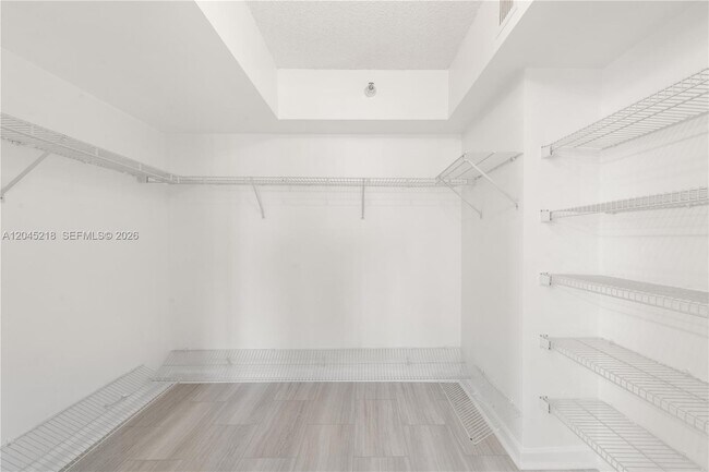 Building Photo - 3530 Mystic Pointe Dr