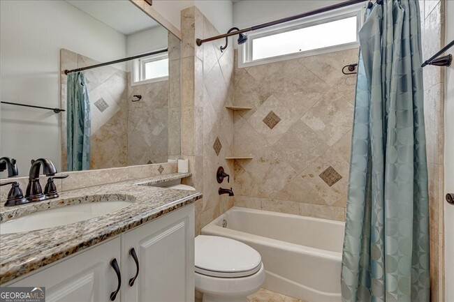 Building Photo - 1033 Pinehurst Dr