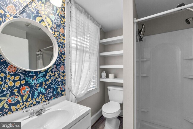 Building Photo - 15 E 4th St