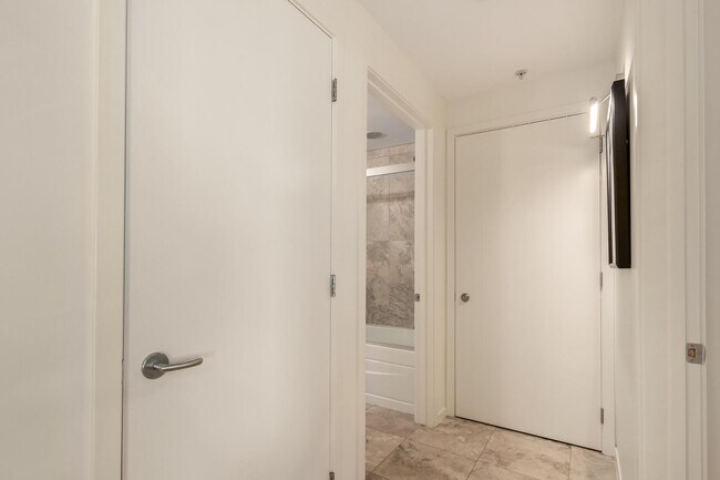 Building Photo - 7131 E Rancho Vista Dr