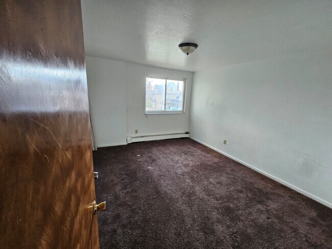 Building Photo - 1885 N Taylor Rd