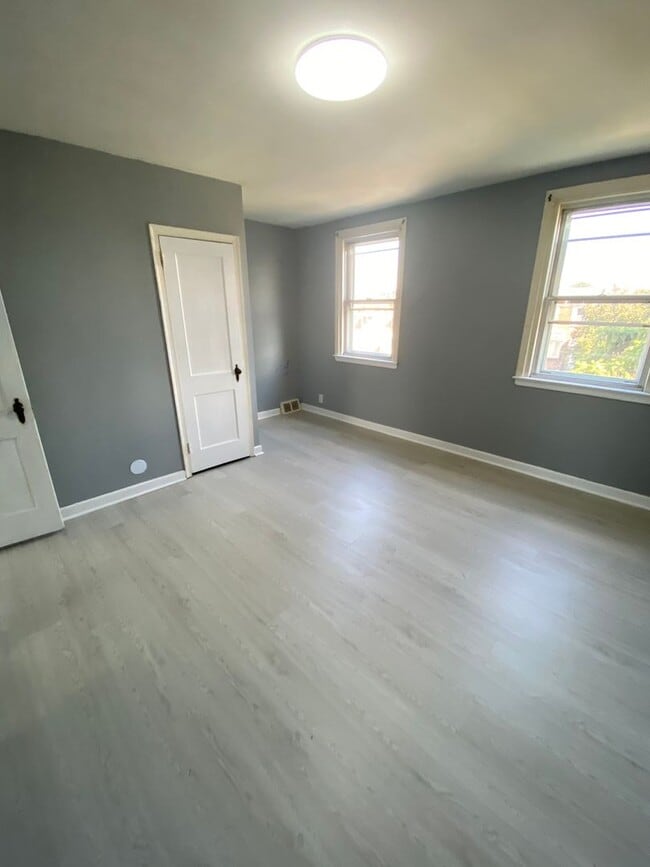 Building Photo - 3 Bedroom and 1 Bathroom House in Northeas...