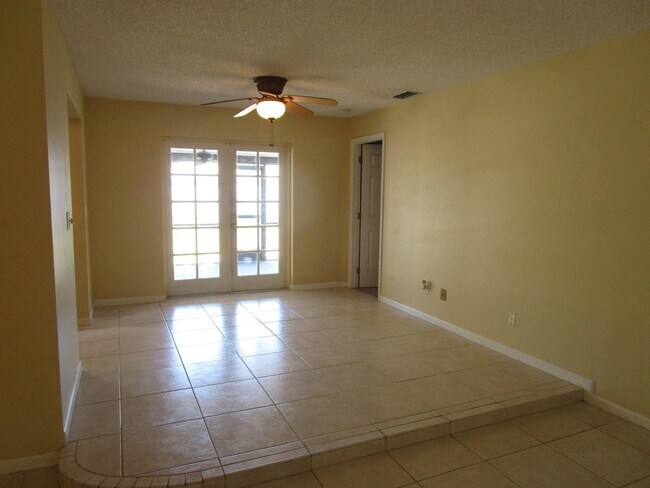 Building Photo - 1814 SE 4th St