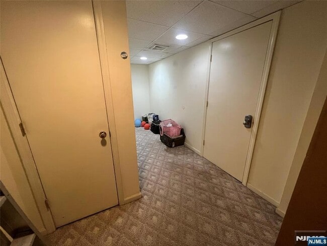 Building Photo - 26 Wayne St