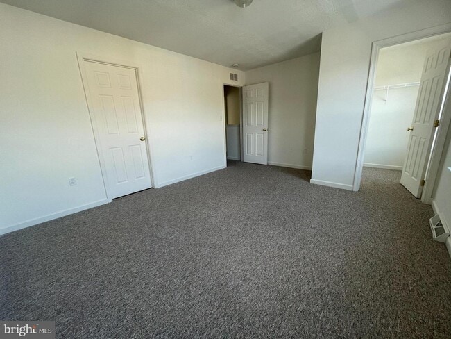 Building Photo - 368 Cherry St