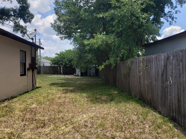 Building Photo - 1307 Josephine St