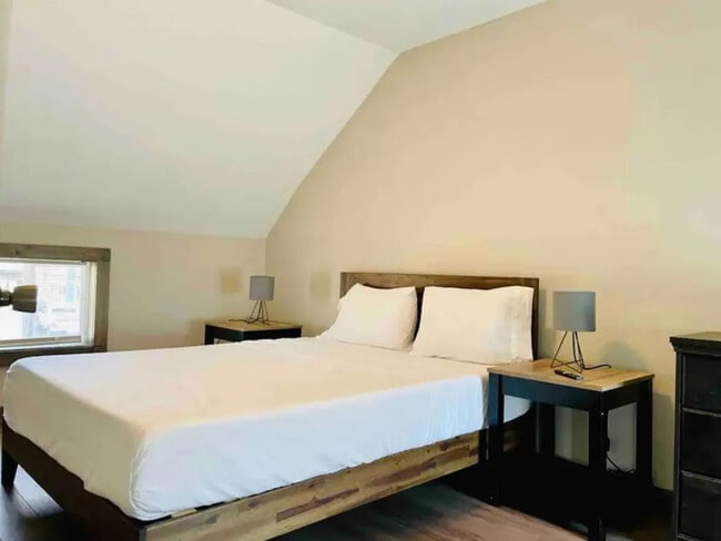 Building Photo - 527 S Hamilton St