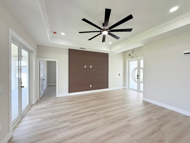 Building Photo - 3208 7th St W