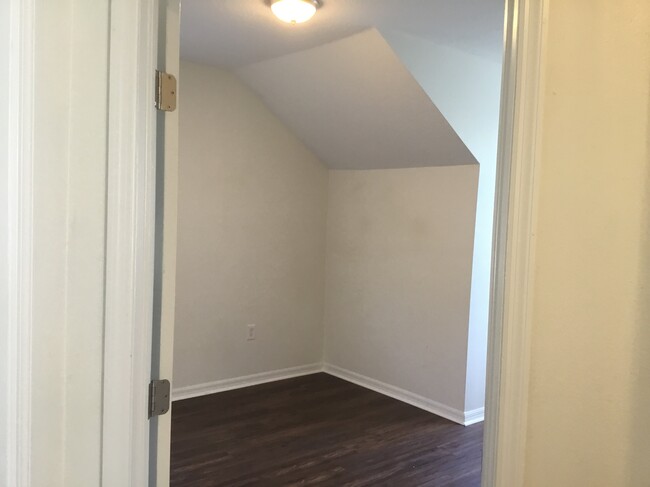 Building Photo - 10225 Summerview Cir