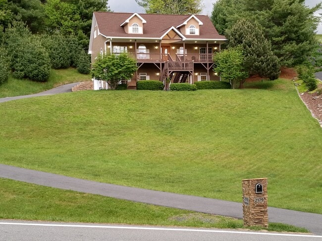 Building Photo - 2179 Sorrento Dr