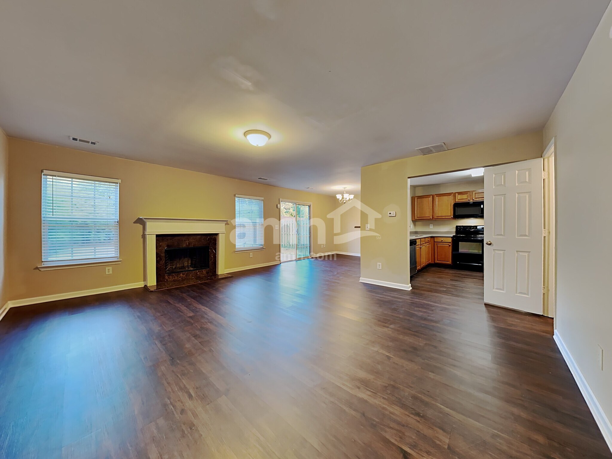 Building Photo - 2920 Mayfair Dr