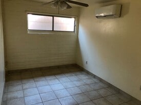 Building Photo - 1703 E 13th St