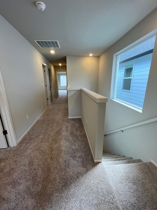 Building Photo - New 4 Bedroom 2.5 Bath Home McMinnville OR