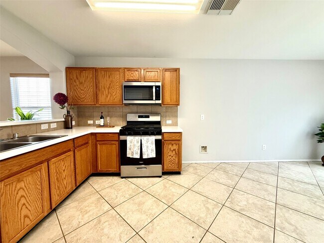 Building Photo - 24542 Lakecrest Village Dr