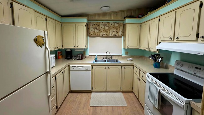 Building Photo - 6253 Imperial Dr