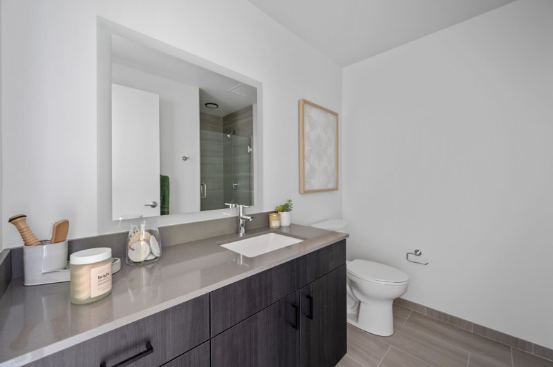 Building Photo - 468 W Chicago Ave