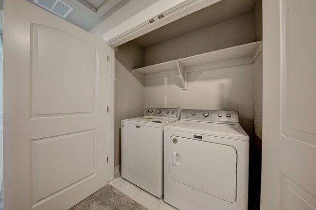 Building Photo - Gorgeous New Build 3 Bed 2 1/2 Bath in Timnath Lakes!