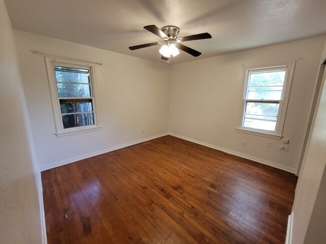 Building Photo - 1108 Hickory Ln