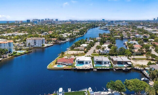 Building Photo - 2225 NE 19th St