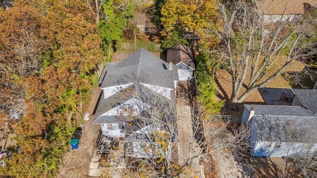Building Photo - 27 E Groveland Ave