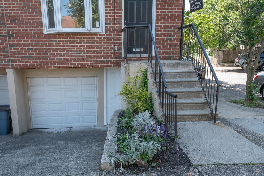 Building Photo - 2822 Ogden St