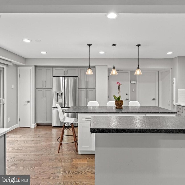 Building Photo - 3704 Oak Hill Way