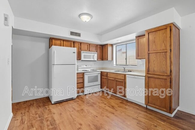 Building Photo - 6144 E Glencove St