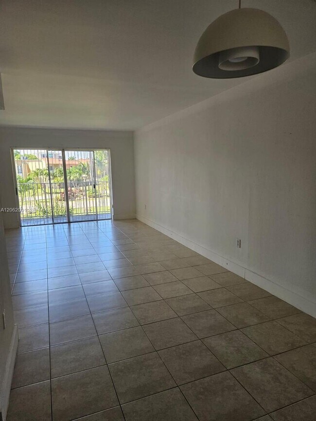 Building Photo - 4900 NW 79th Ave