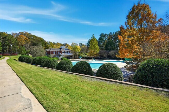 Building Photo - 405 Chadwick Cmns