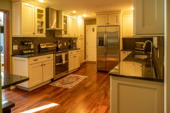 Building Photo - Avon Crest Niskayuna