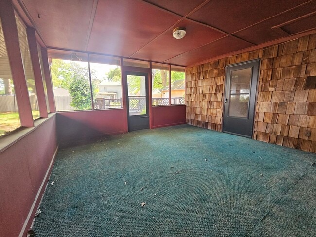 Building Photo - Manor View