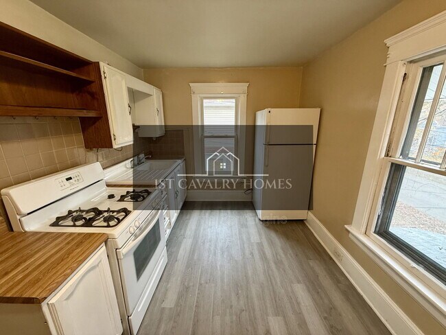 Building Photo - 705 Hazel St