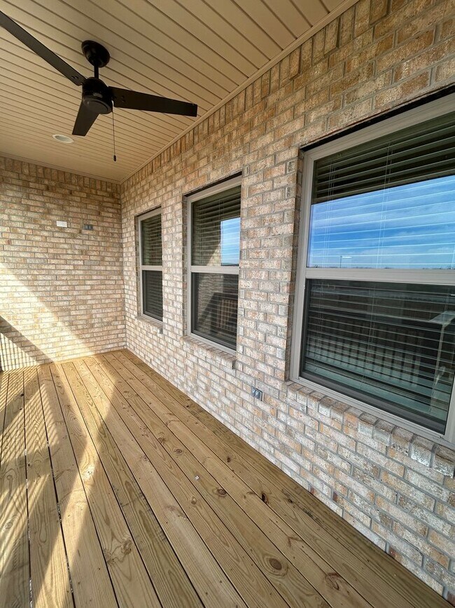 Building Photo - Beautiful Modern Home in Pea Ridge!