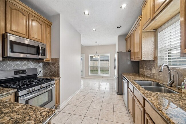 Building Photo - 806 Charles Pl