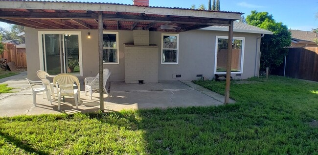 Building Photo - Freshly remodeled 3 bedroom, 1 bath home