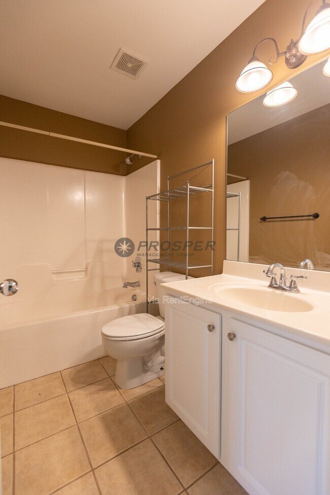 Building Photo - 102 Wellington Ave