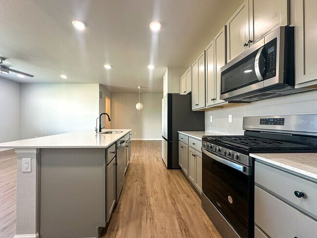 Building Photo - Alder Creek 3bd 2.5ba paired home for rent!