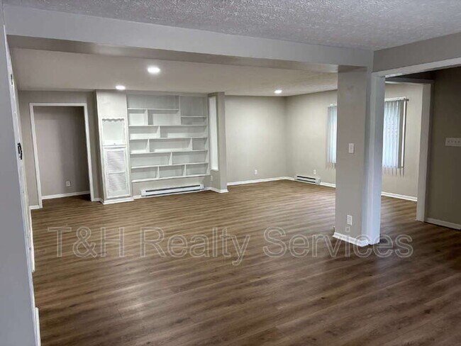 Building Photo - 3180 Blue Bluff Rd