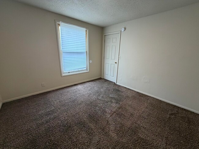 Building Photo - 601 Woodbury-W